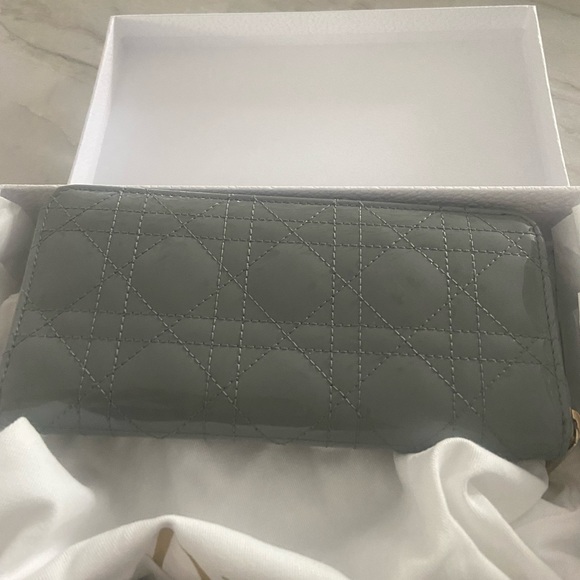 Authentic Dior Voyageur patent Cannage zip around Wallet gray - Picture 6 of 11